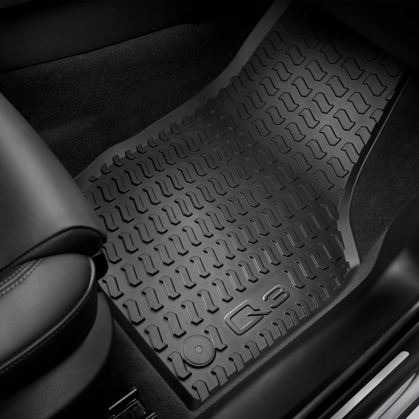 Original Audi Q3 Gummi Fussmatten vorne + hinten Satz schwarz mit Q3 Schriftzug