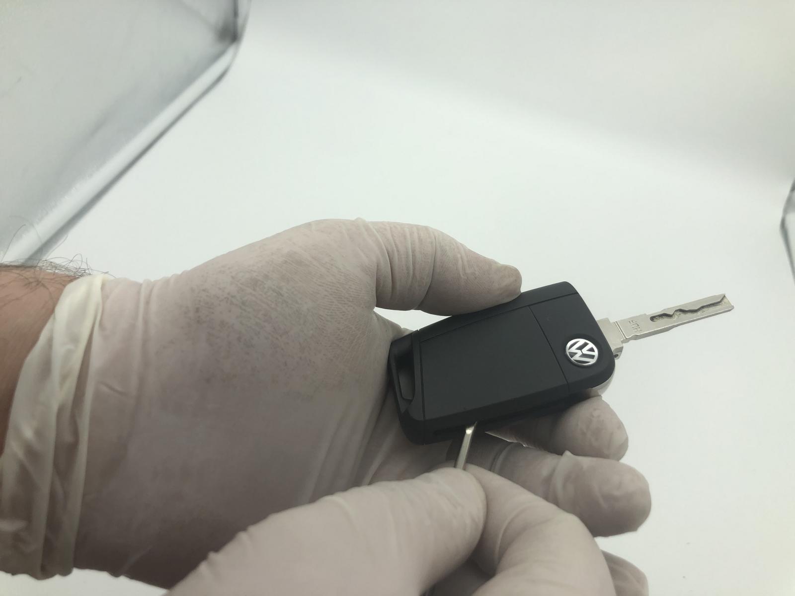 VW Schlüssel-Emblem wechseln 